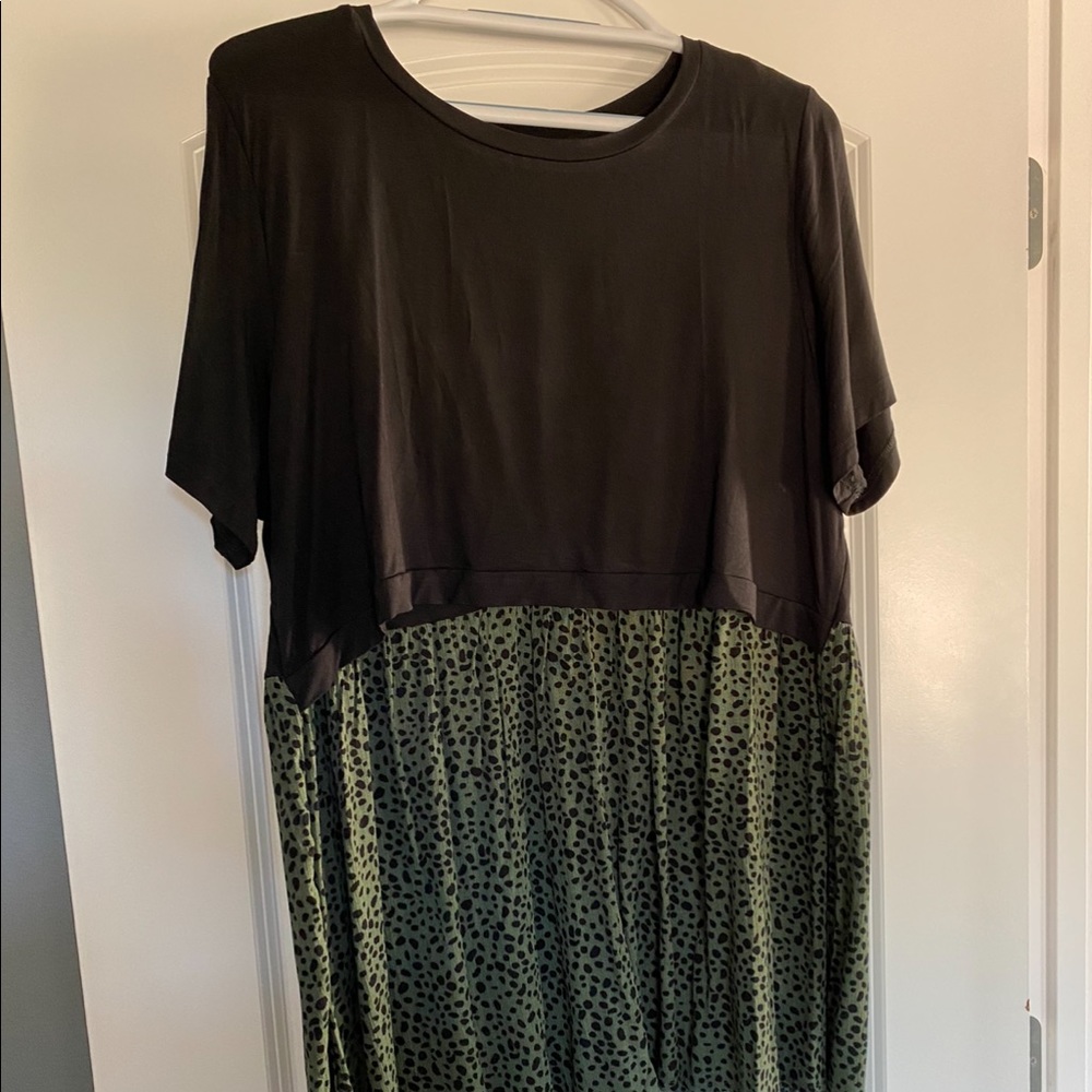 Latched mama shirt | size XL